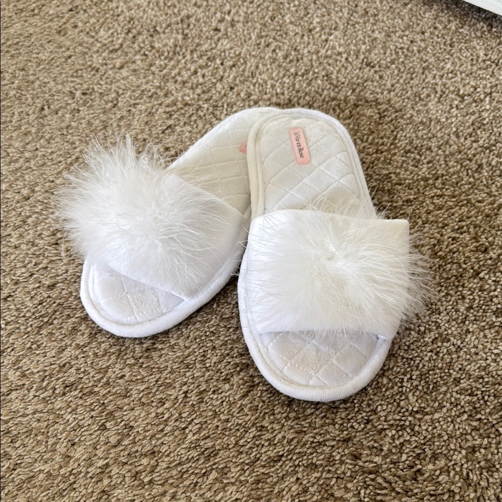 White Furry Slippers La Vie En Rose Medium